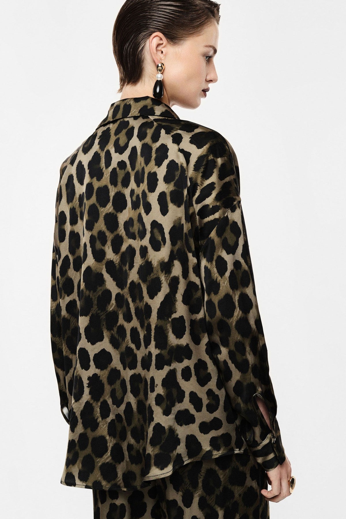 Shirt with animal print regular-fit buttoned