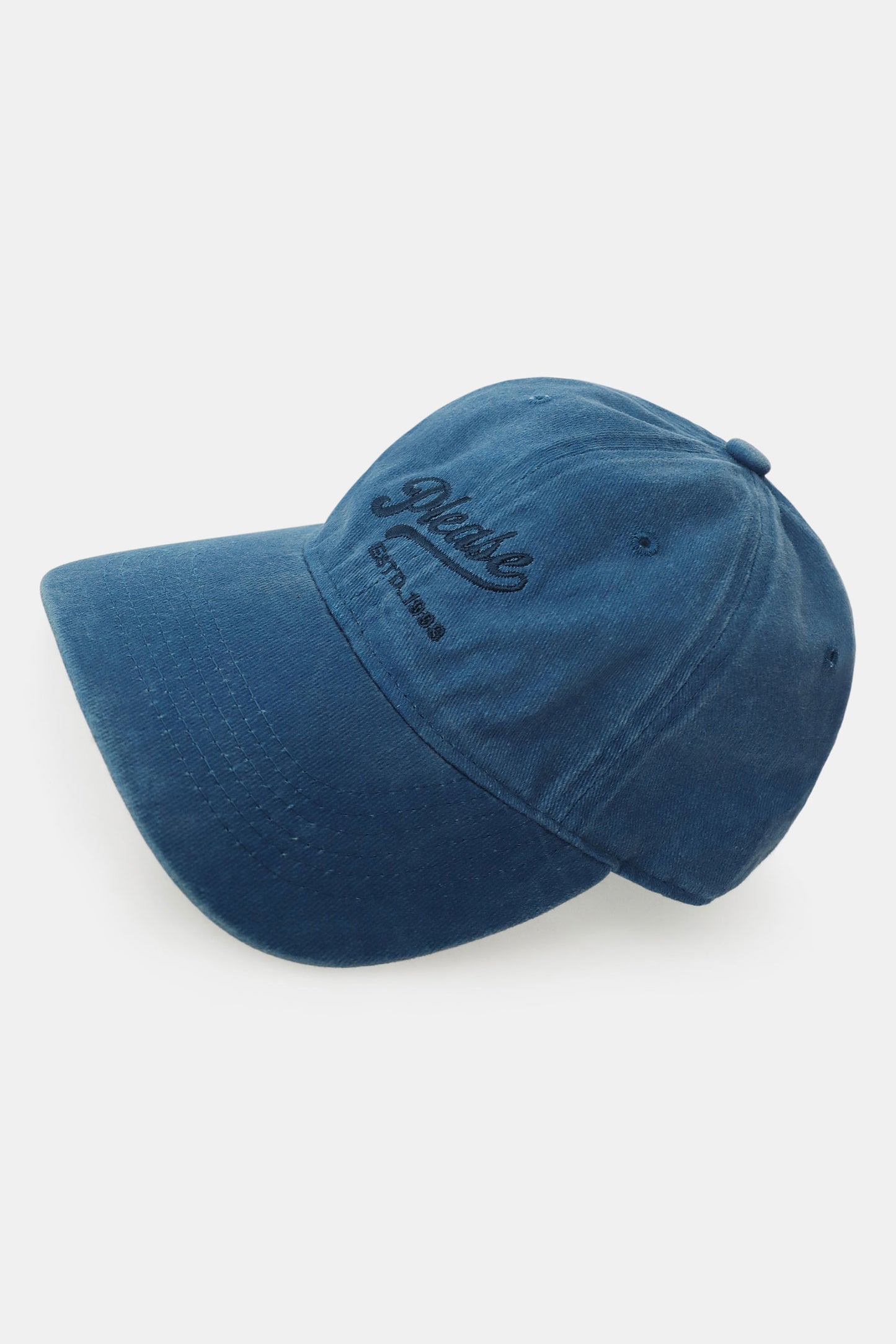 Baseball cap with front embroidery adjustable