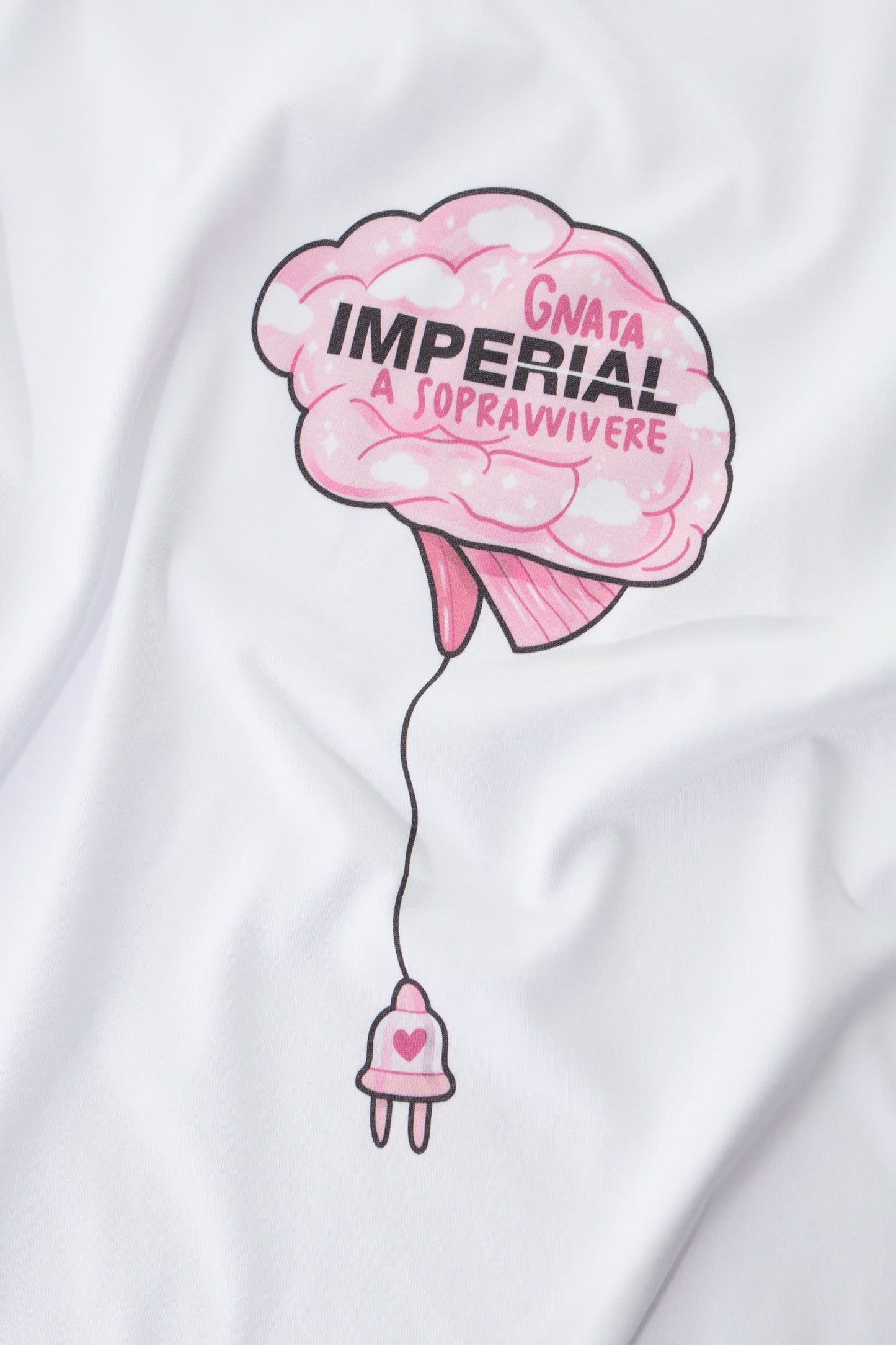T-shirt “impegnata a sopravvivere”