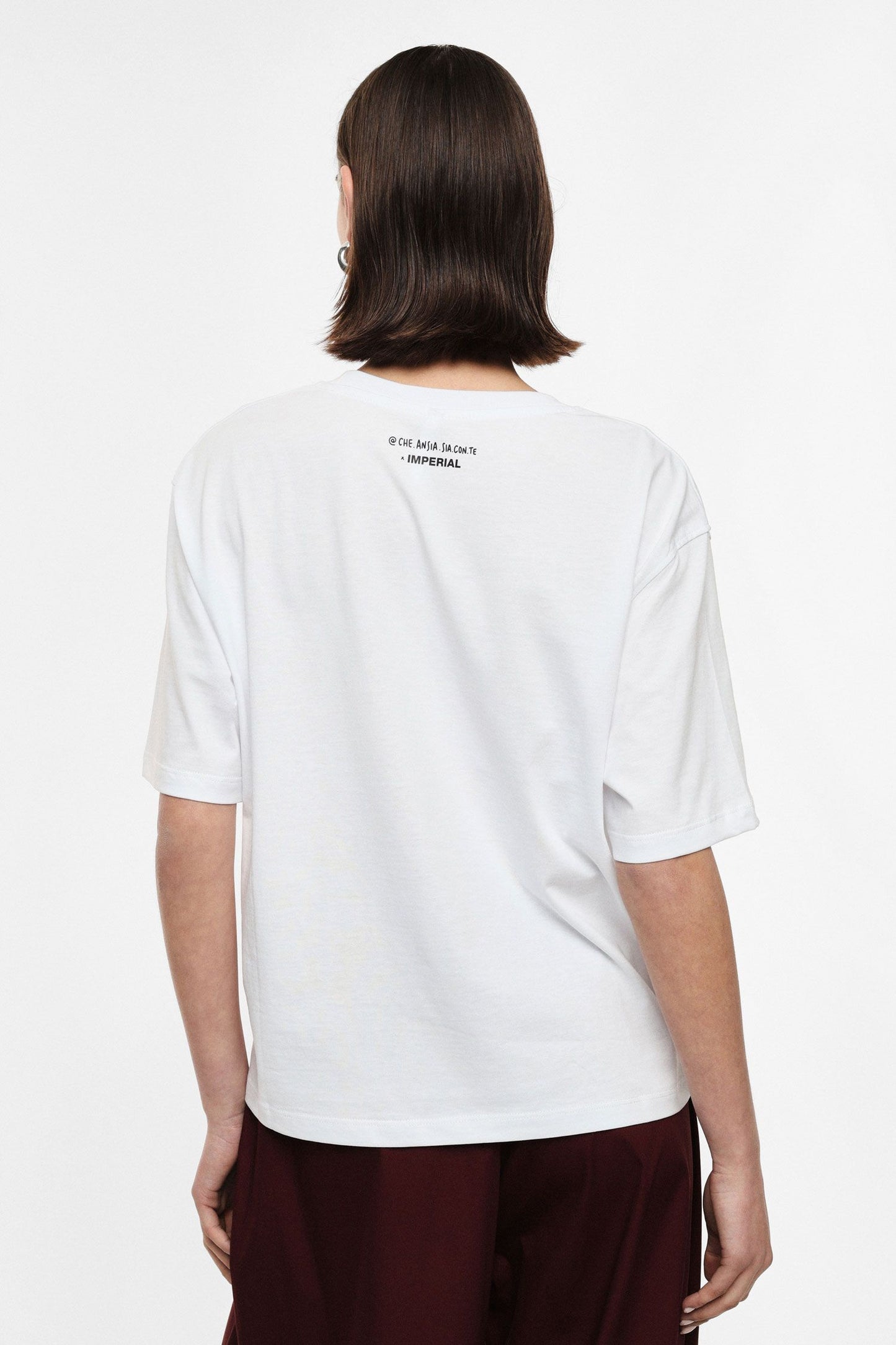 T-shirt “impegnata a sopravvivere”