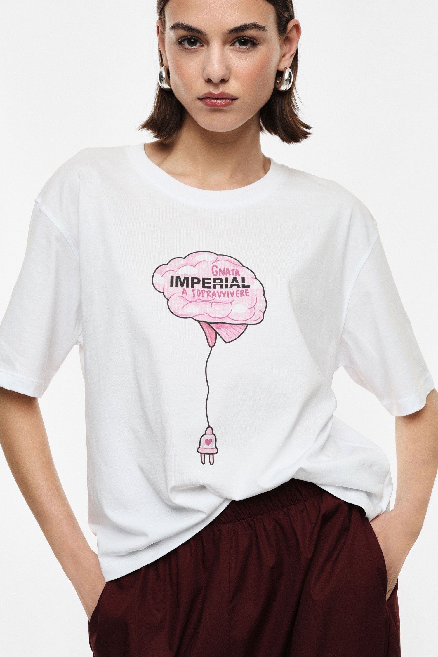 T-shirt “impegnata a sopravvivere” – JUST11 women's fashion