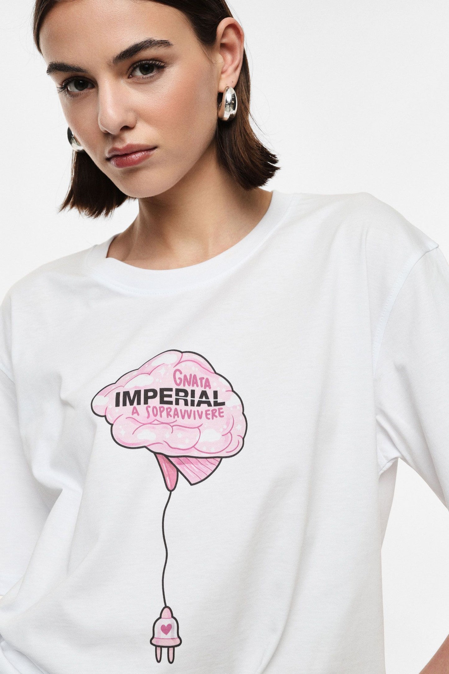 T-shirt “impegnata a sopravvivere”