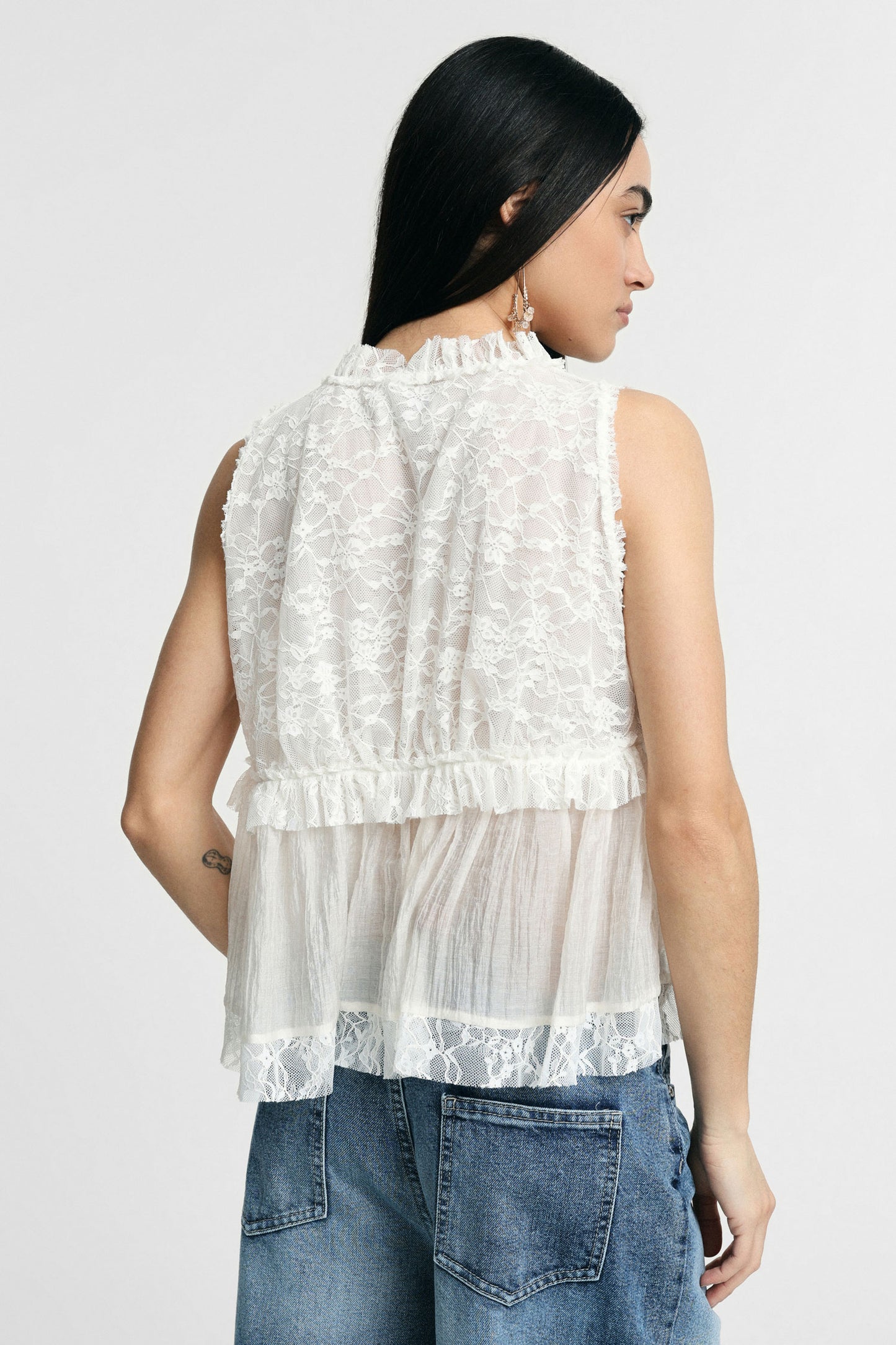 Sleeveless top with lace and frill details