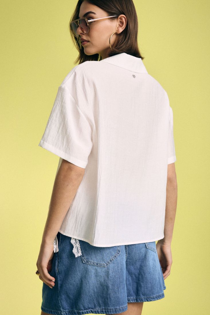 Shirt boxy fit with front pocket and short sleeves