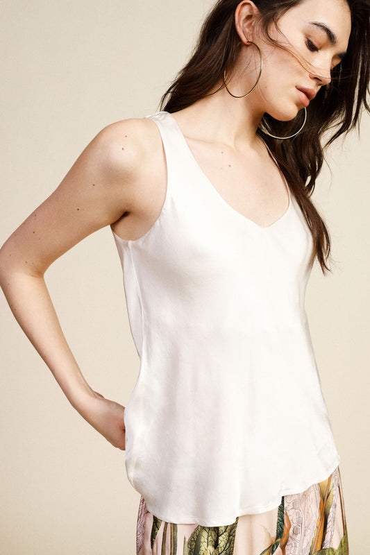 V-neck top straight cut sleeveless – JUST11 women's fashion