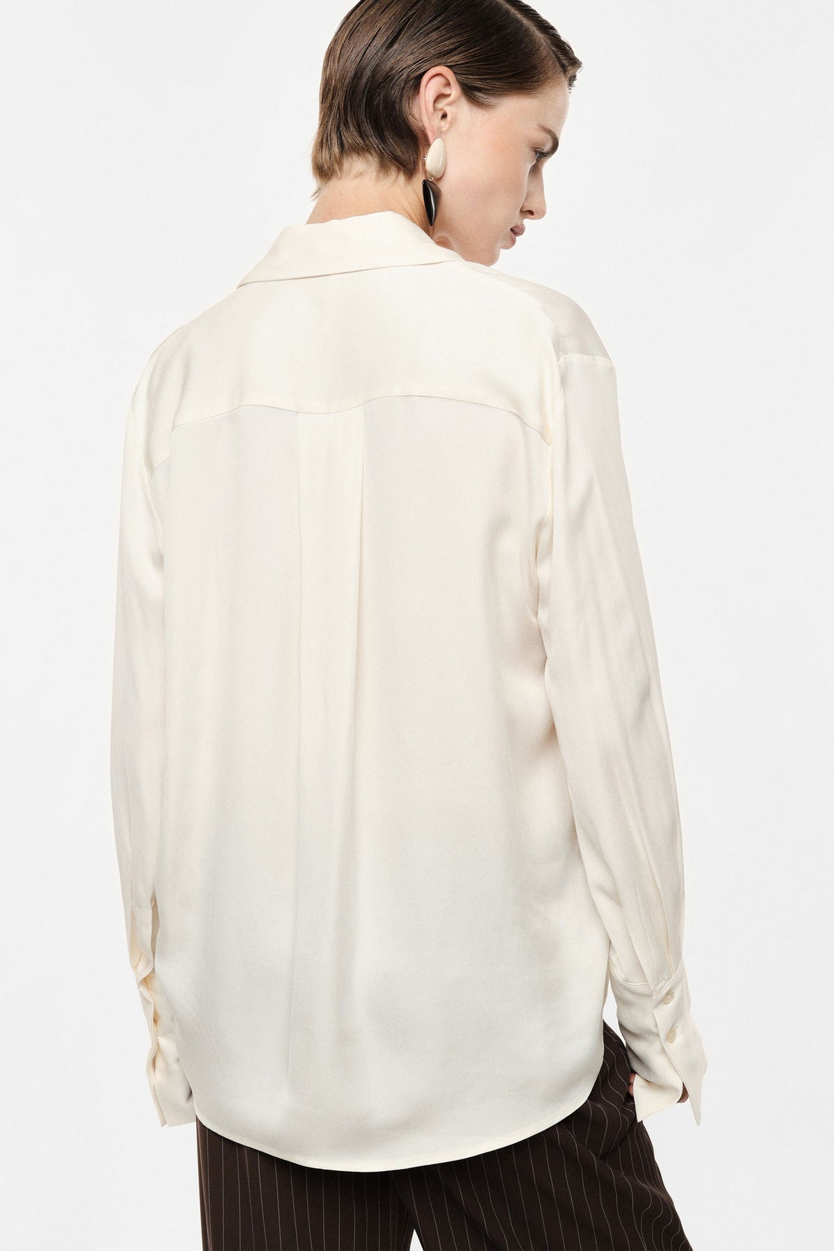 Regular-fit shirt with classic collar and buttons