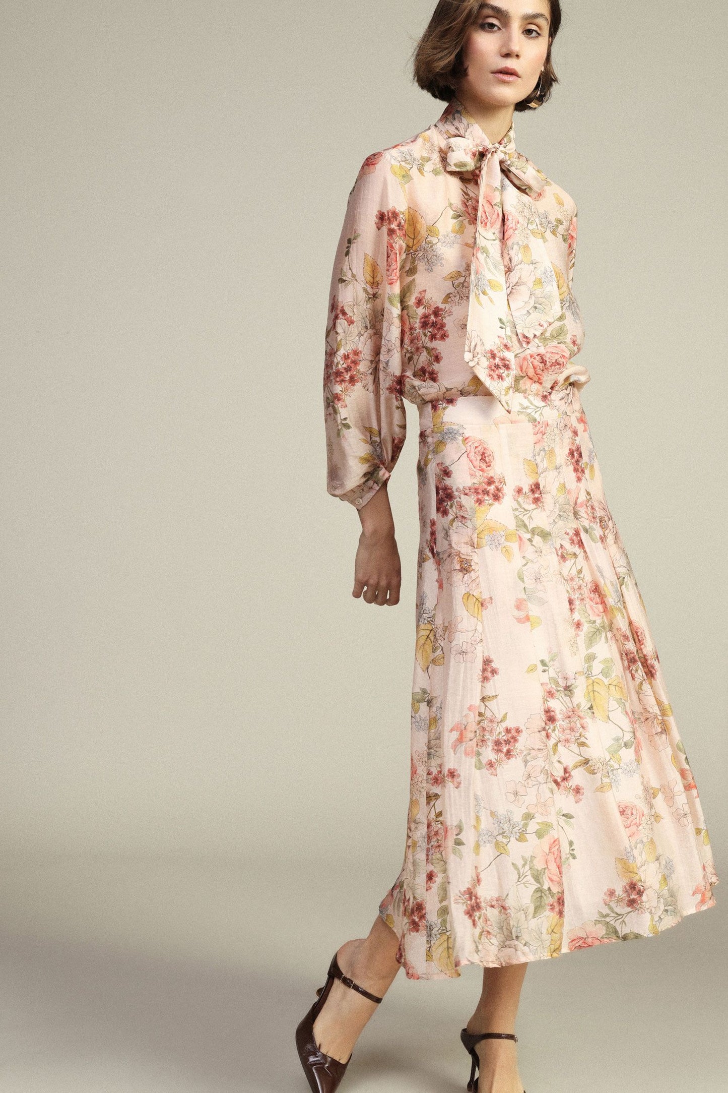 Long pleated skirt with floral print – JUST11 women's fashion