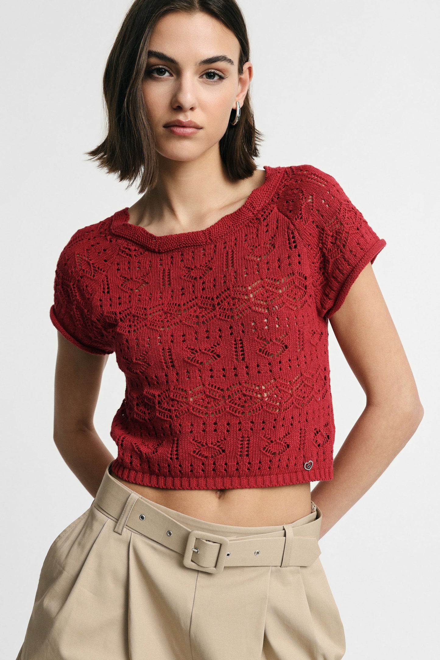 Cropped top with short sleeves