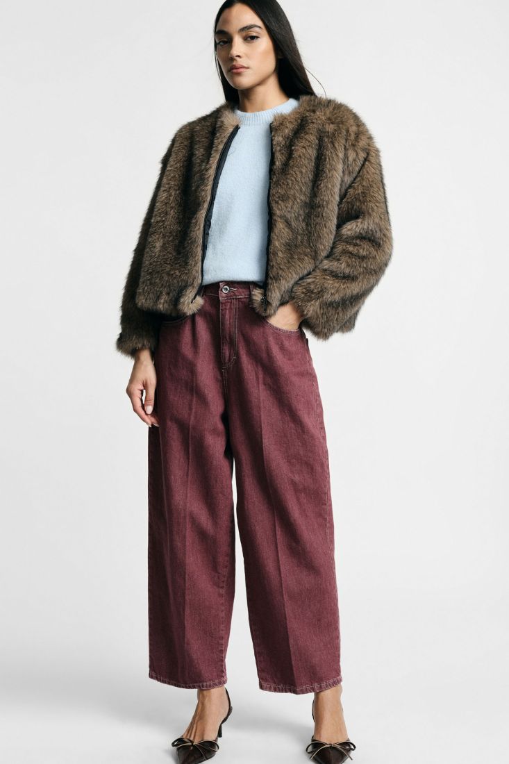 Tapered cropped jeans with central pleat