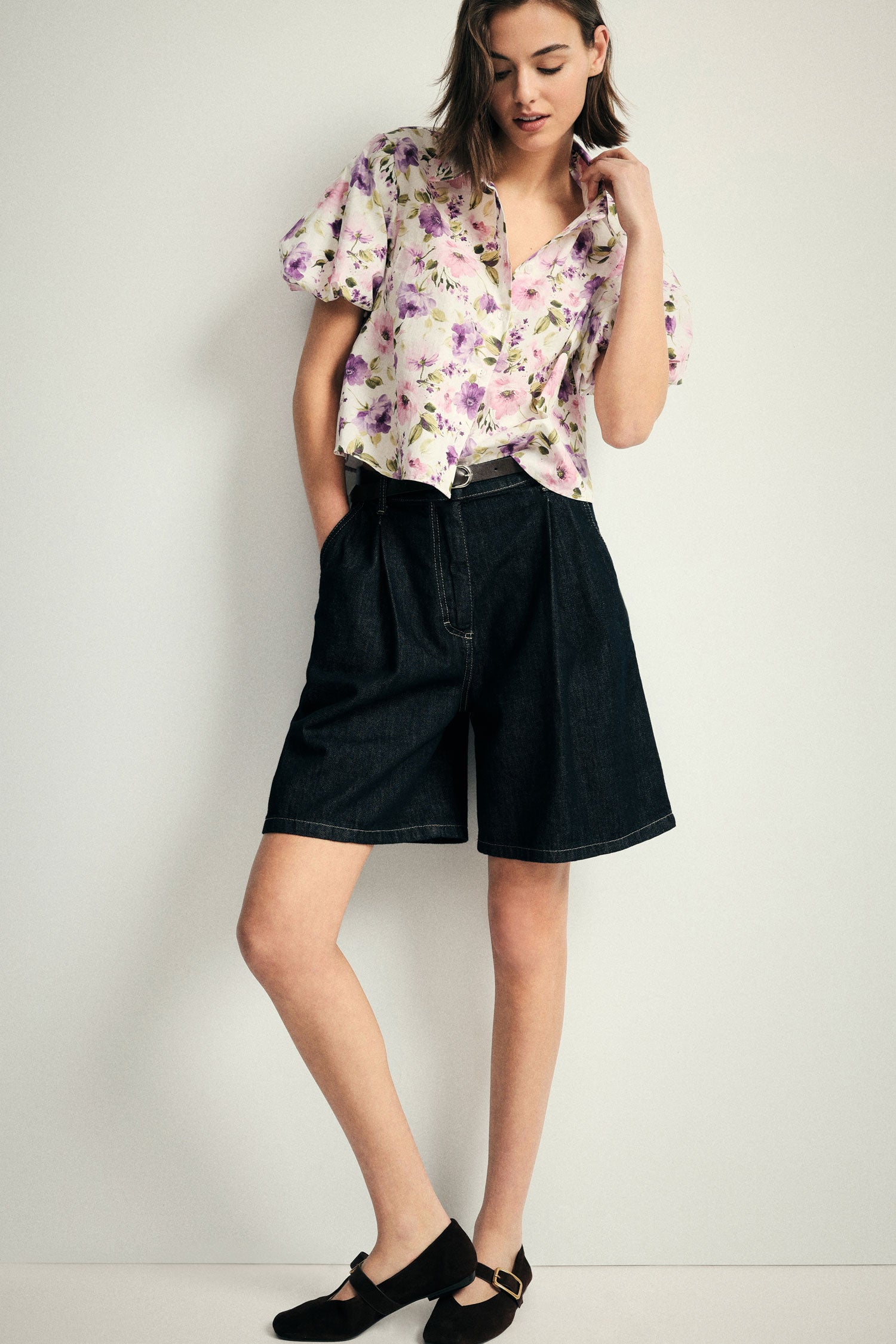 Bermuda shorts high waist with belt and pleats – JUST11 women's fashion