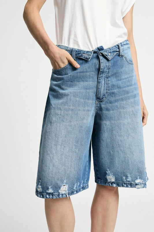 Wide bermuda shorts with distressed details – JUST11 women's fashion
