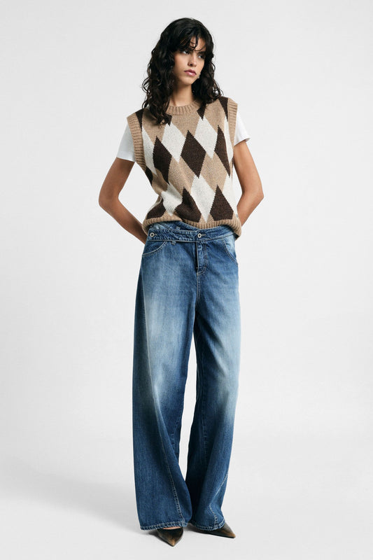 Wide leg jeans with diagonal waistband