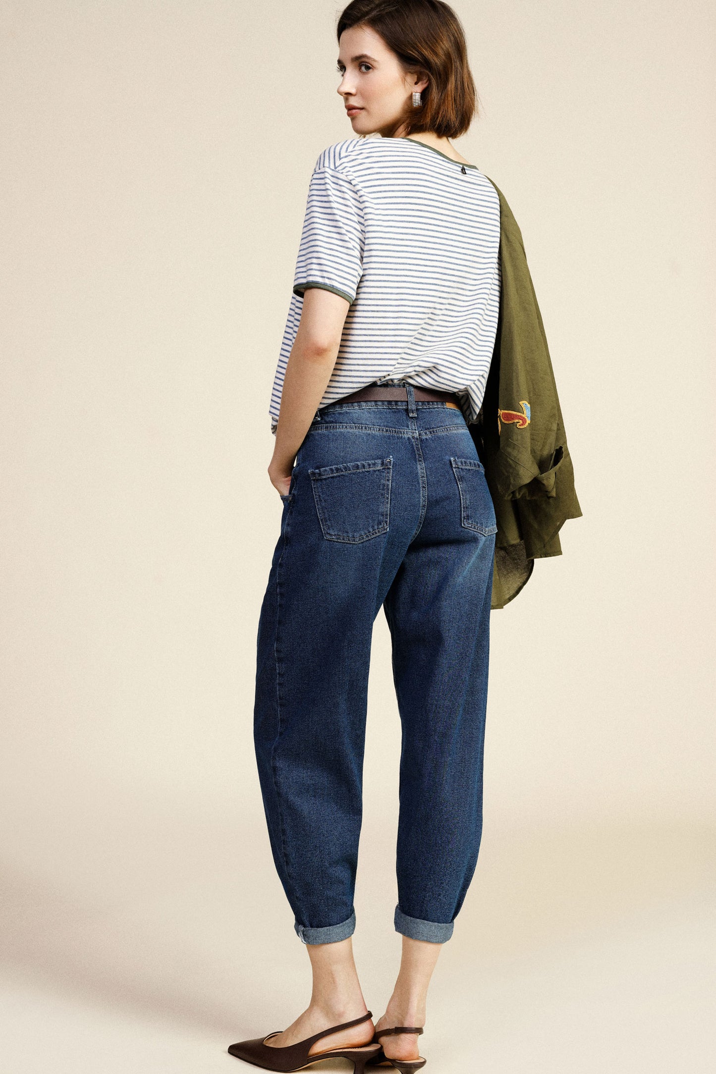 Balloon jeans with rolled ankle cuffs