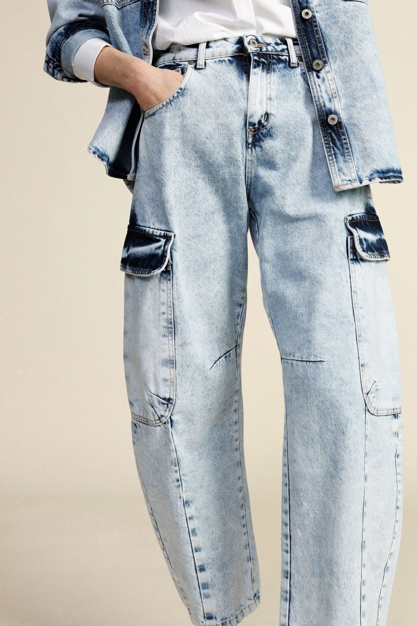 Balloon fit jeans with cargo pockets and belt