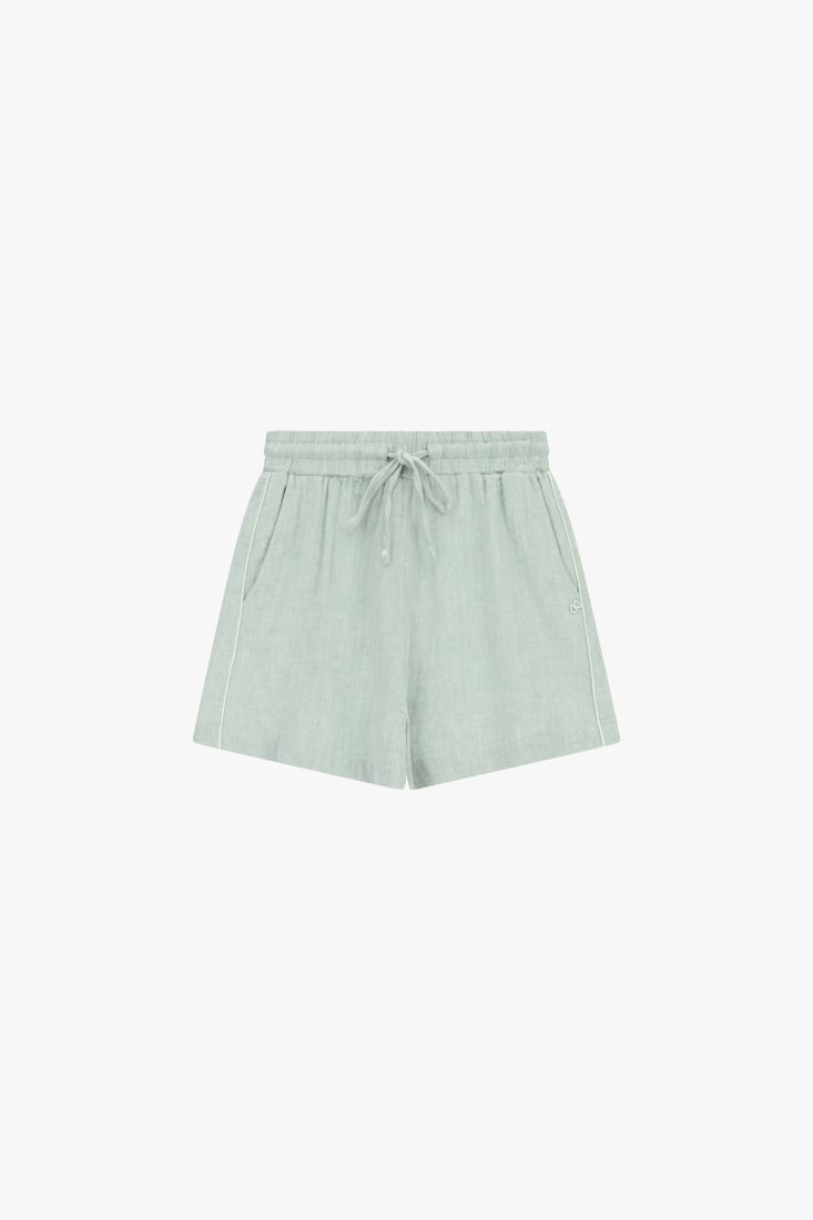 Regular-fit shorts with elastic waist and drawstring