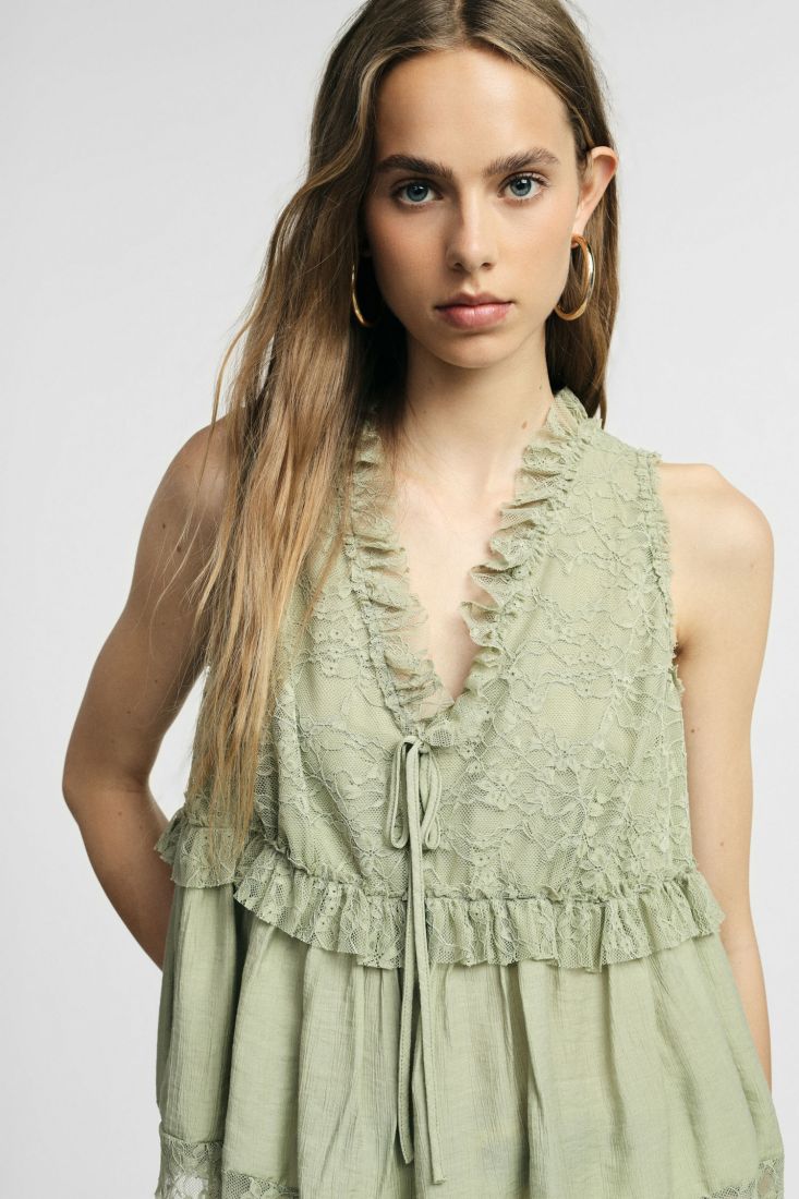 Sleeveless top with lace and frill details