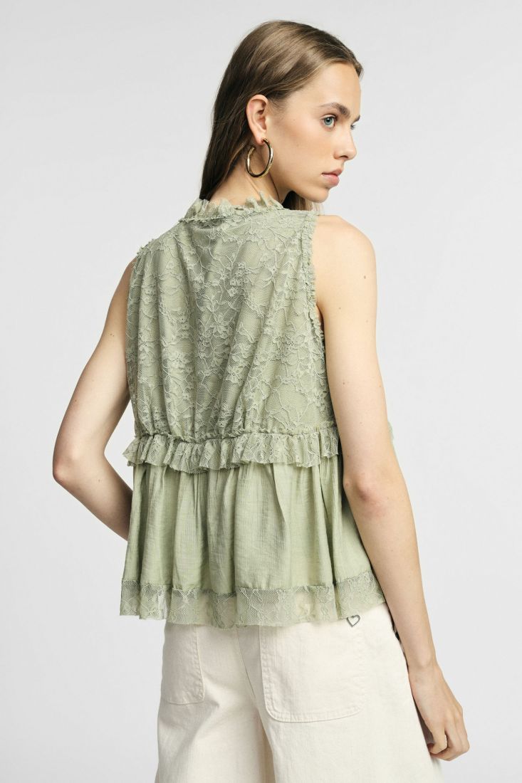 Sleeveless top with lace and frill details