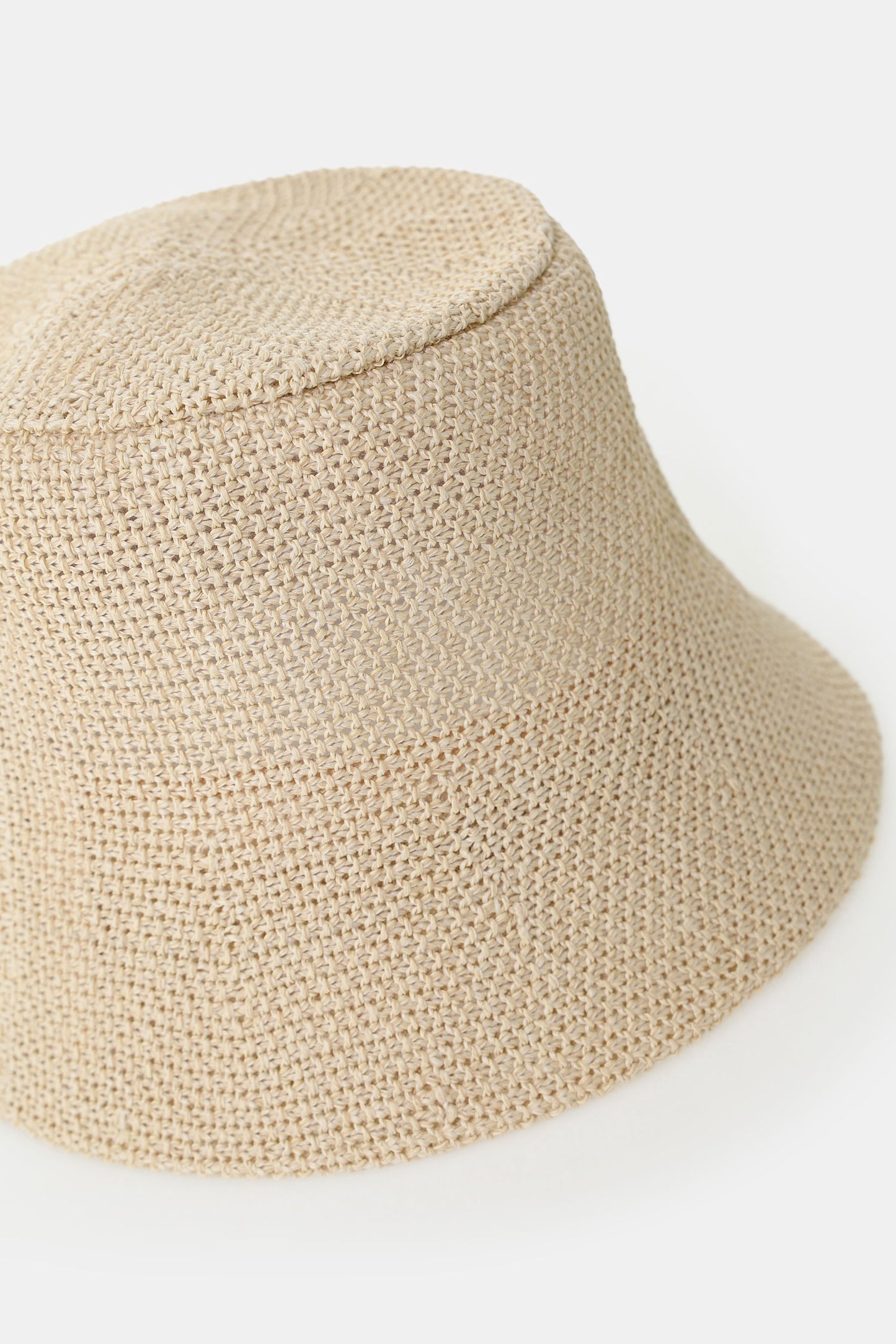 Bucket hat braided with medium brim