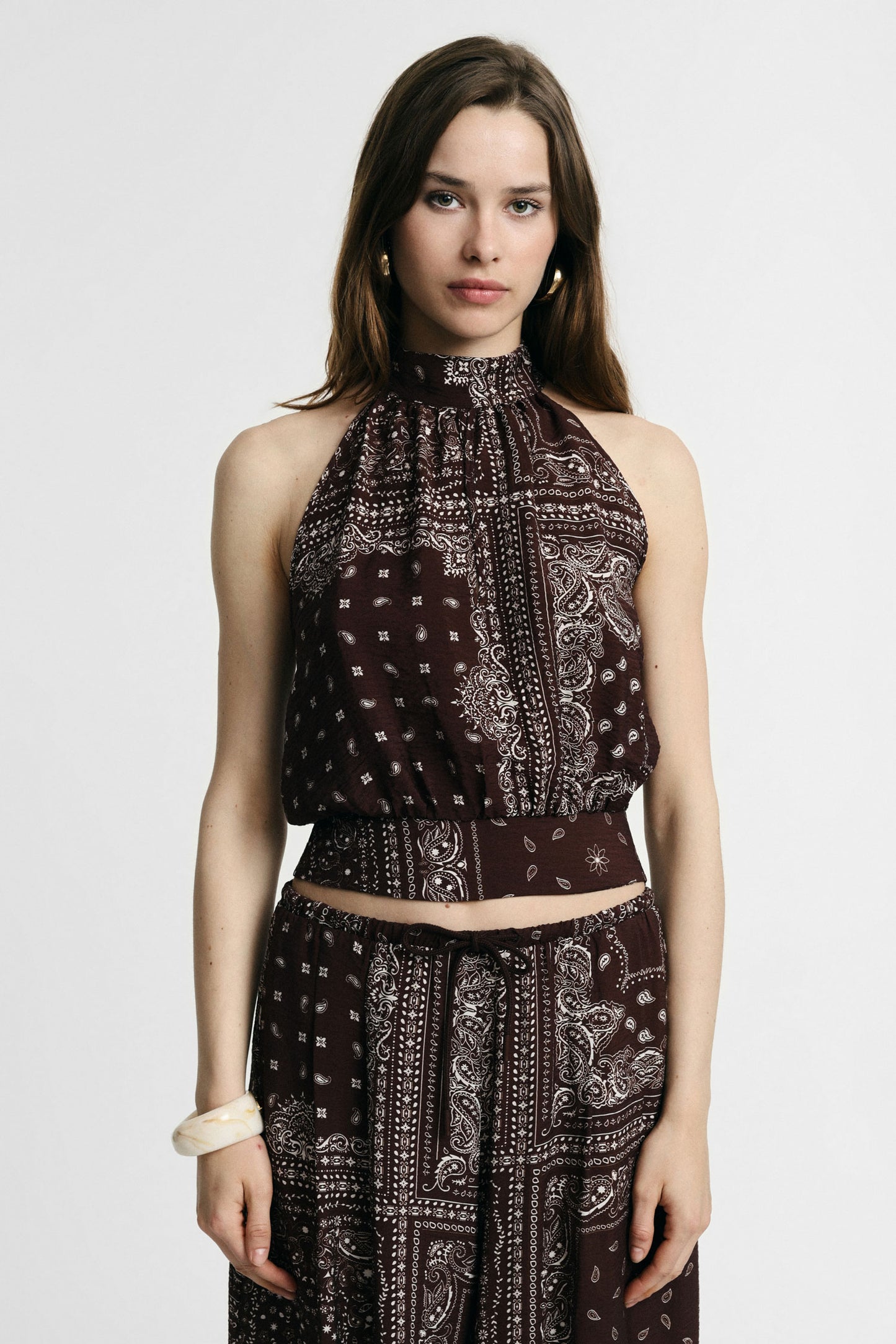 Cropped top bandana style with halter neck
