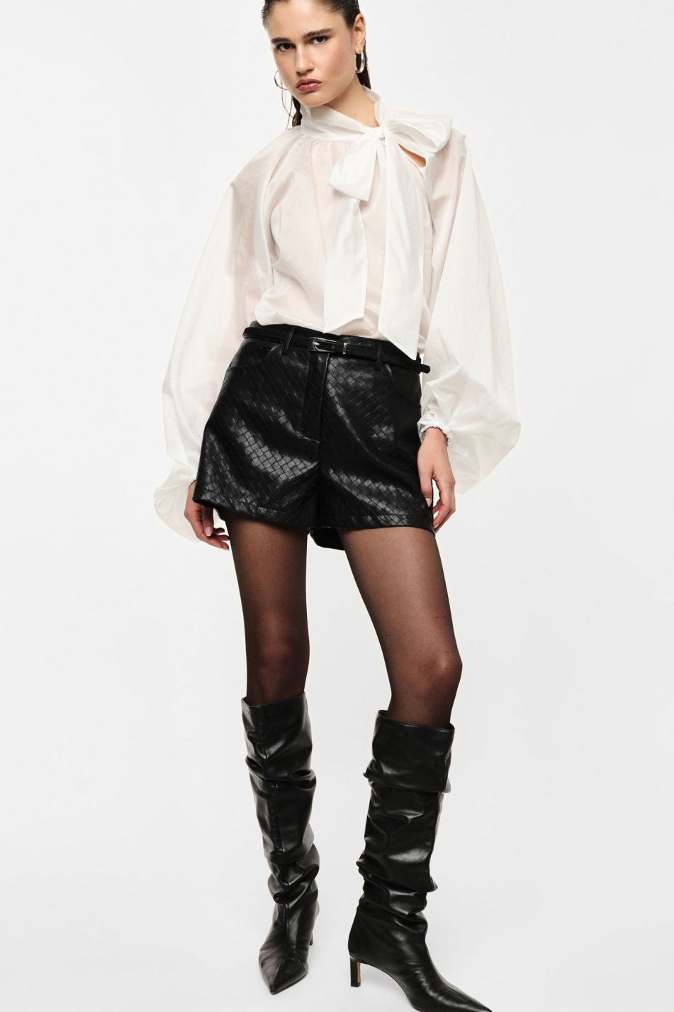Mid-rise tailored shorts with front pockets