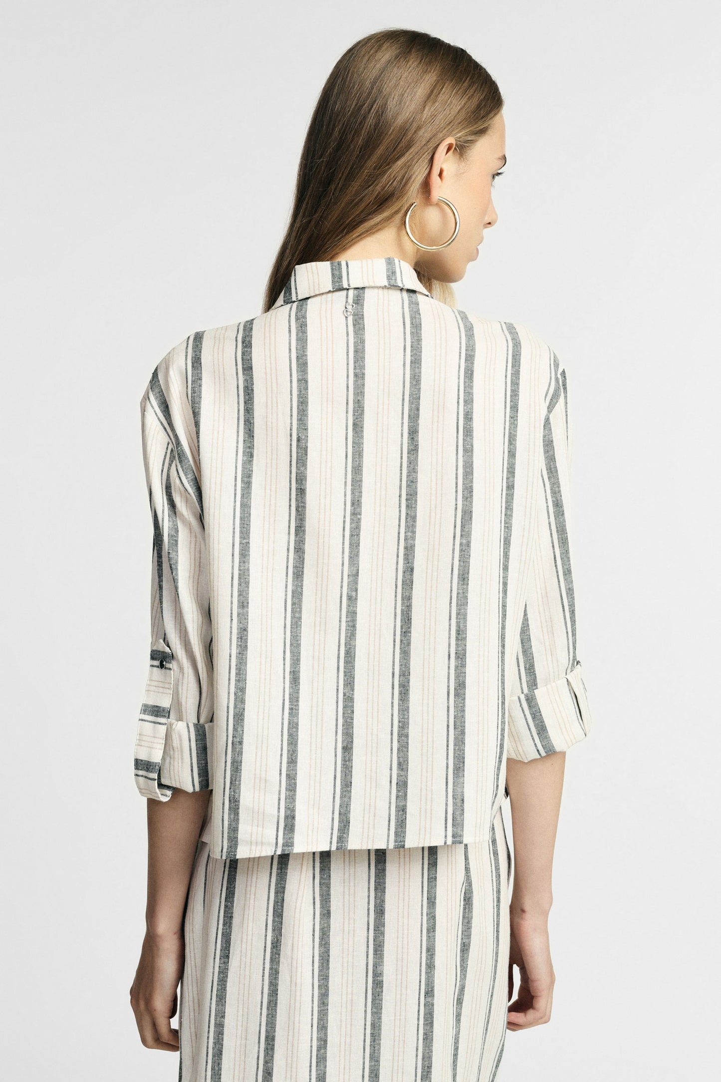 Shirt with stripes front pockets and 3/4 sleeves