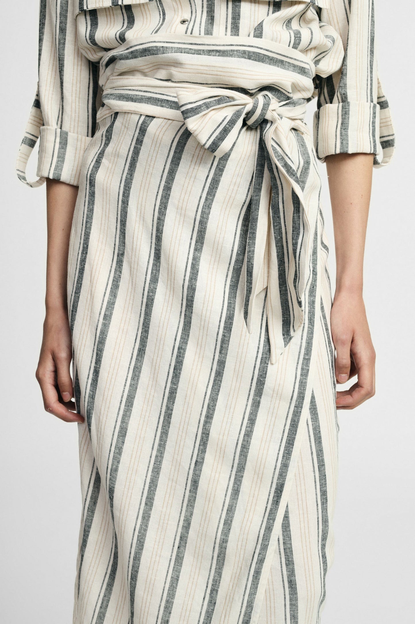Midi skirt with stripes and waist tie belt