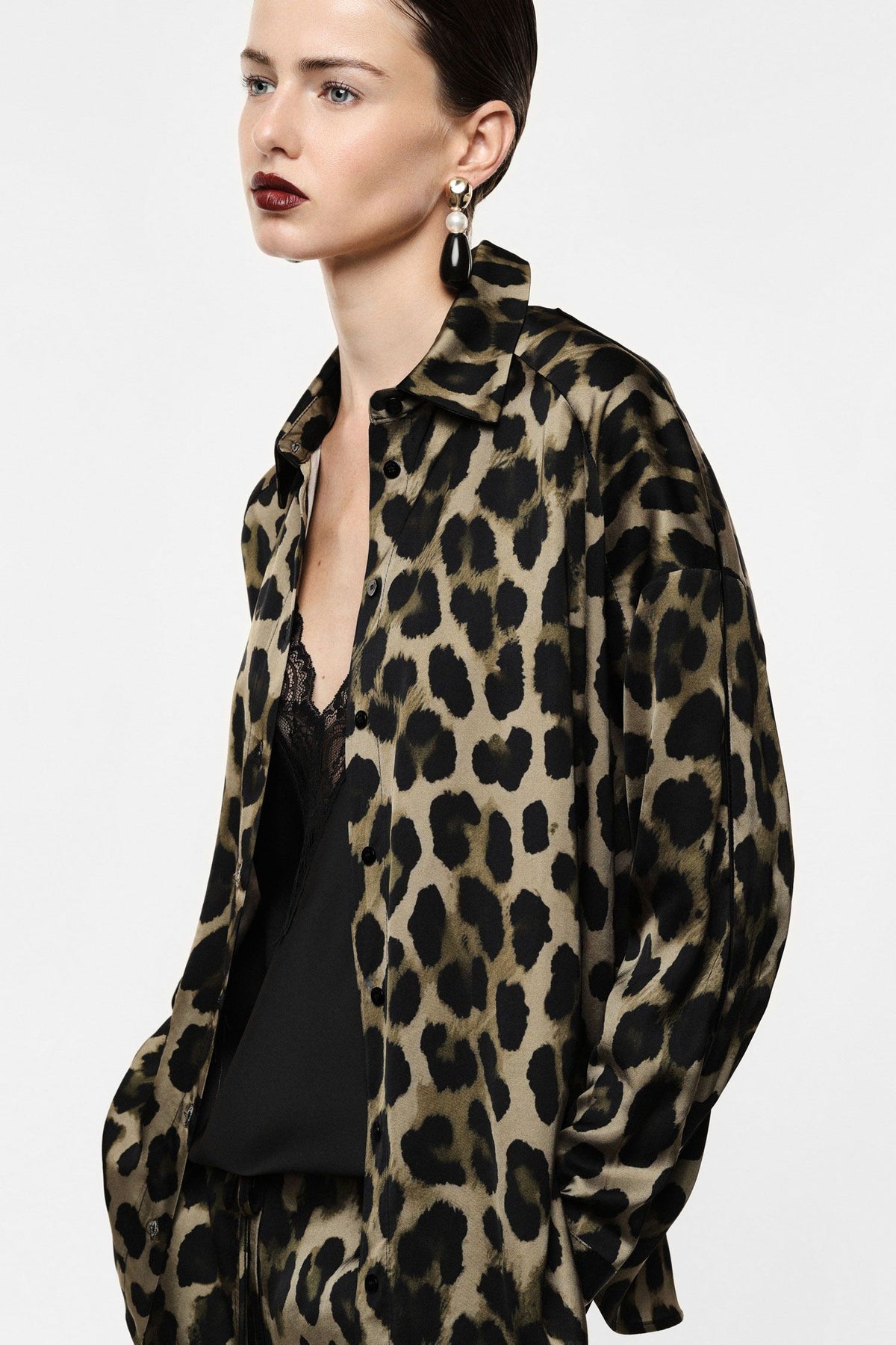 Shirt with animal print regular-fit buttoned