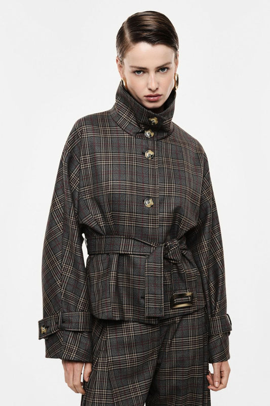 Short shirt jacket with belt and check pattern