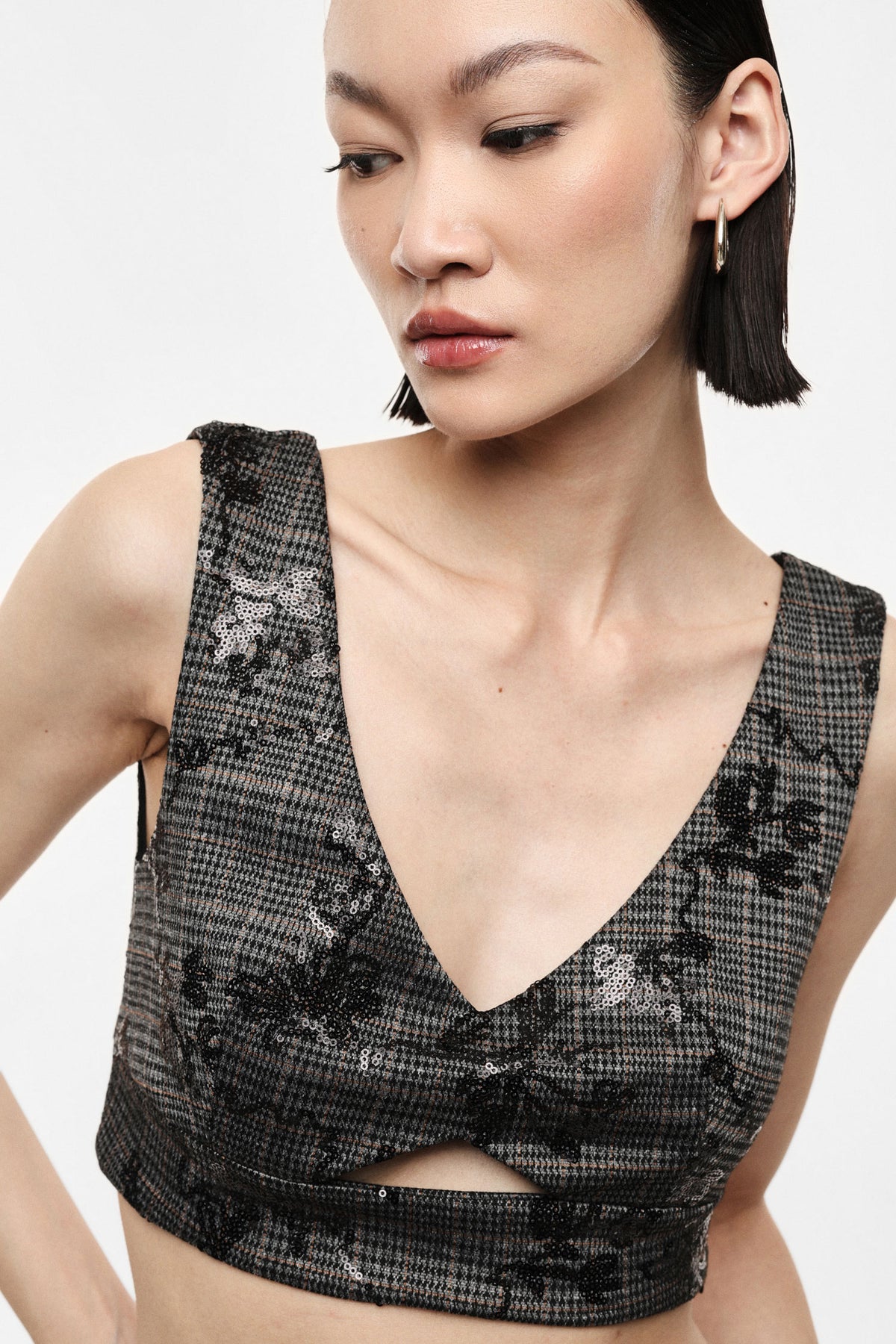 Cropped houndstooth sleeveless top