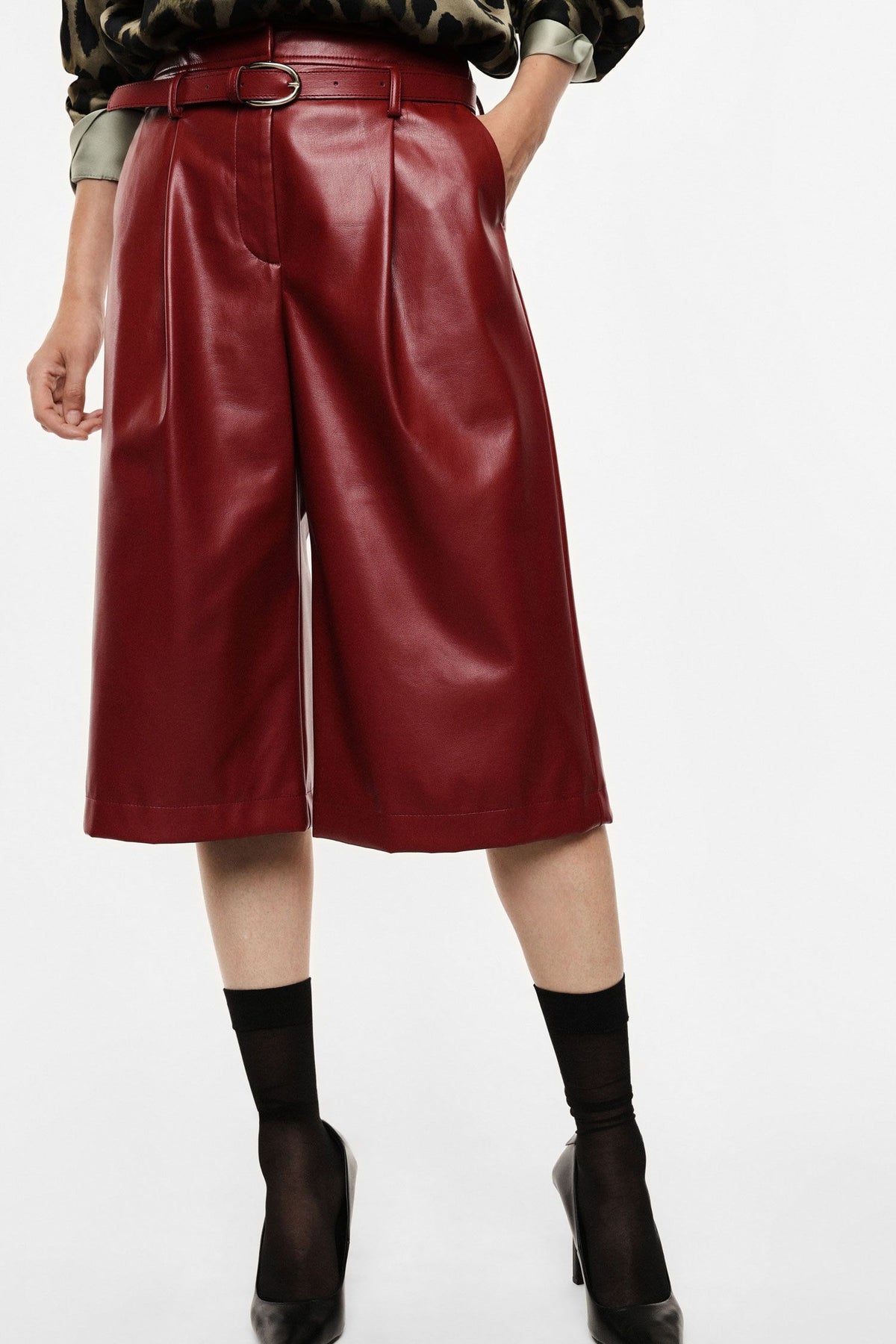 Bermuda shorts high waist with matching belt