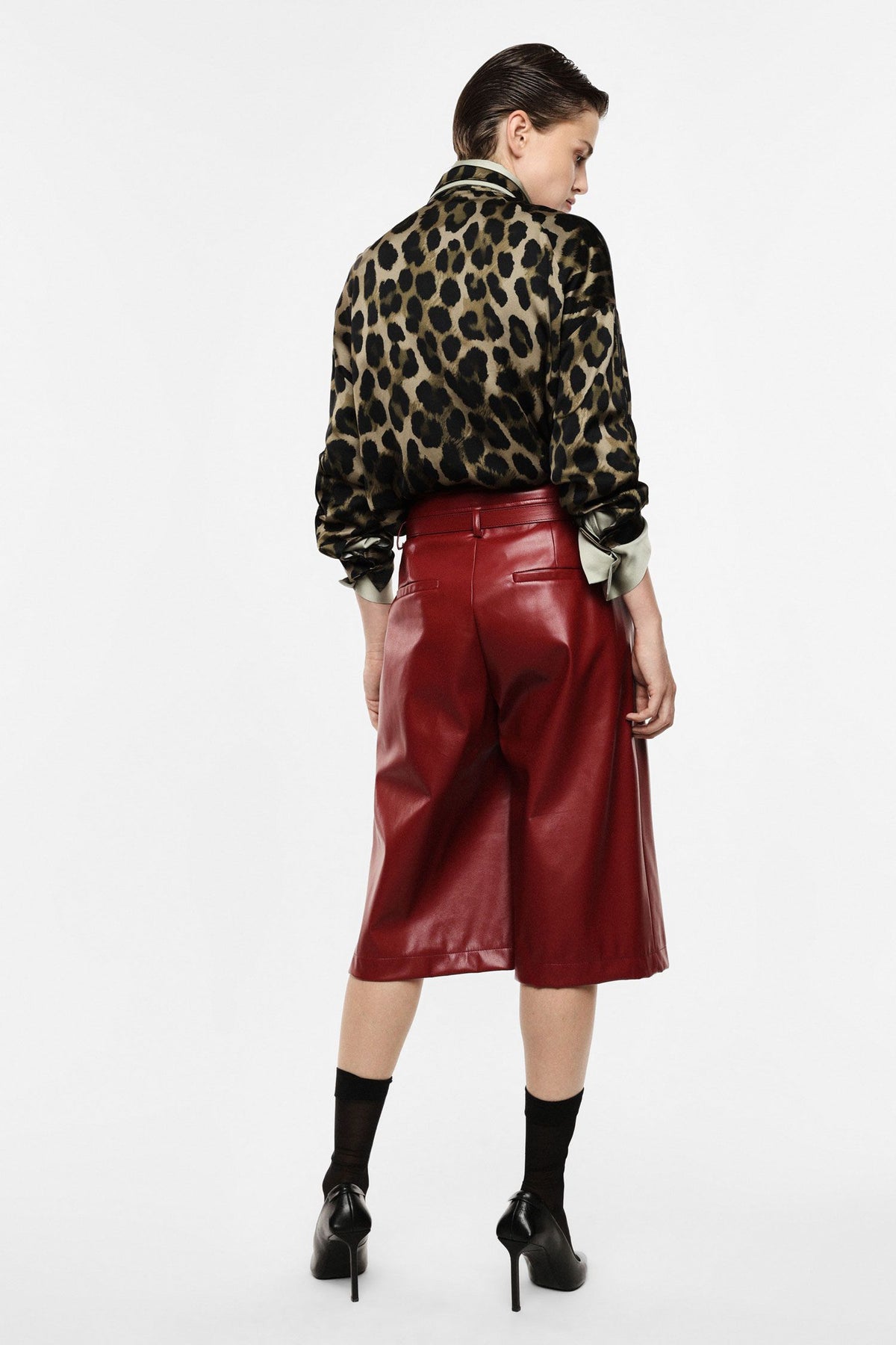 Bermuda shorts high waist with matching belt