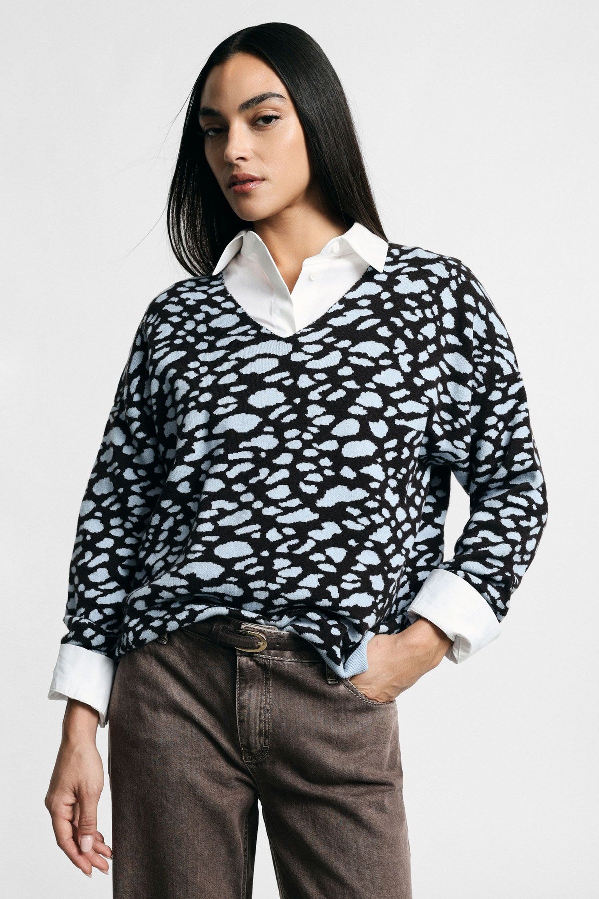 Sweater with animal-pattern and v-neckline
