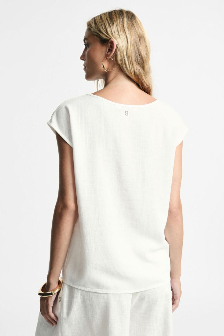 Sleeveless top round neckline regular fit