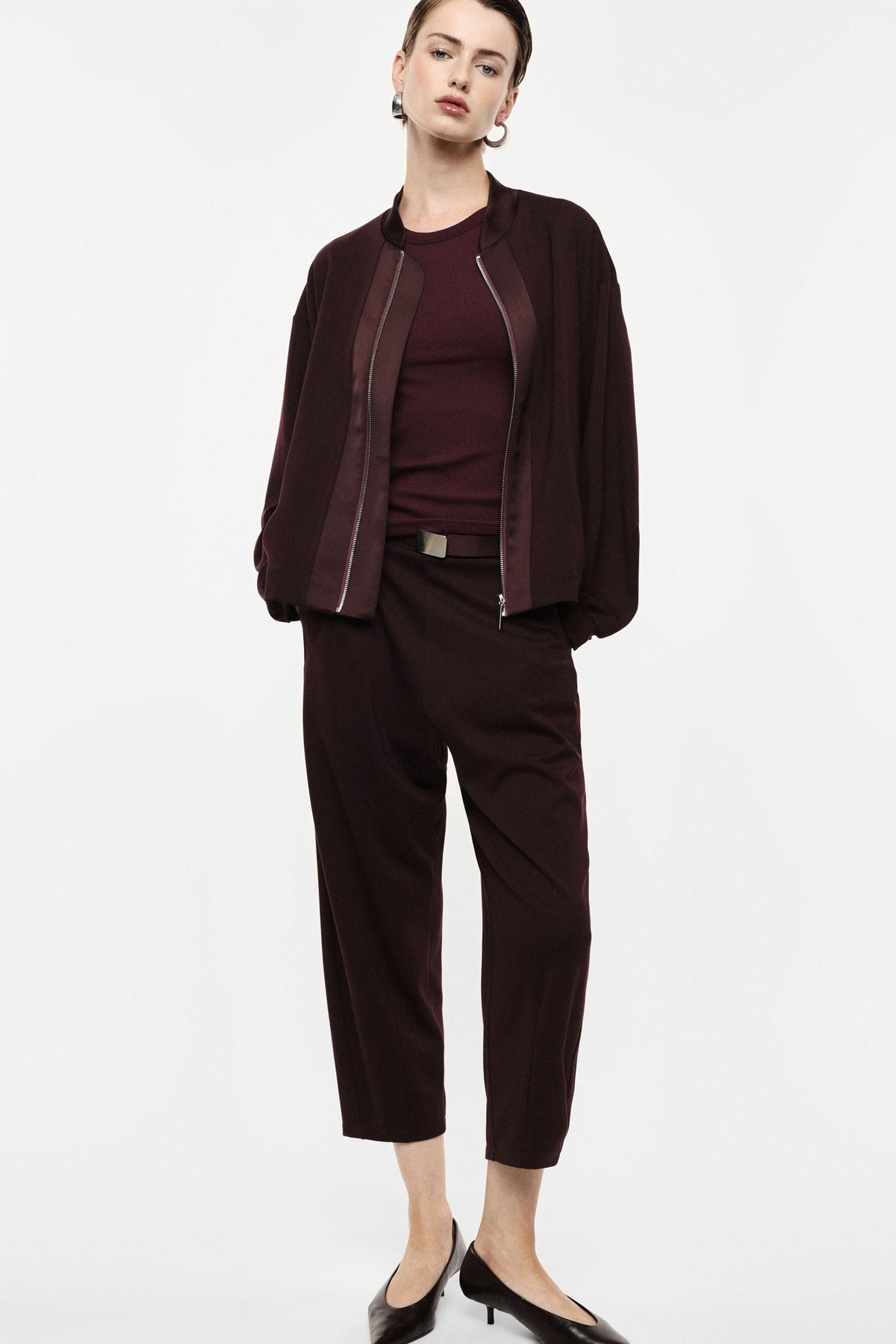 High-waist cropped trousers with belt