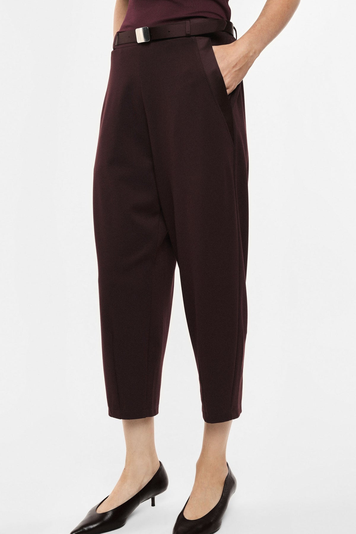 High-waist cropped trousers with belt