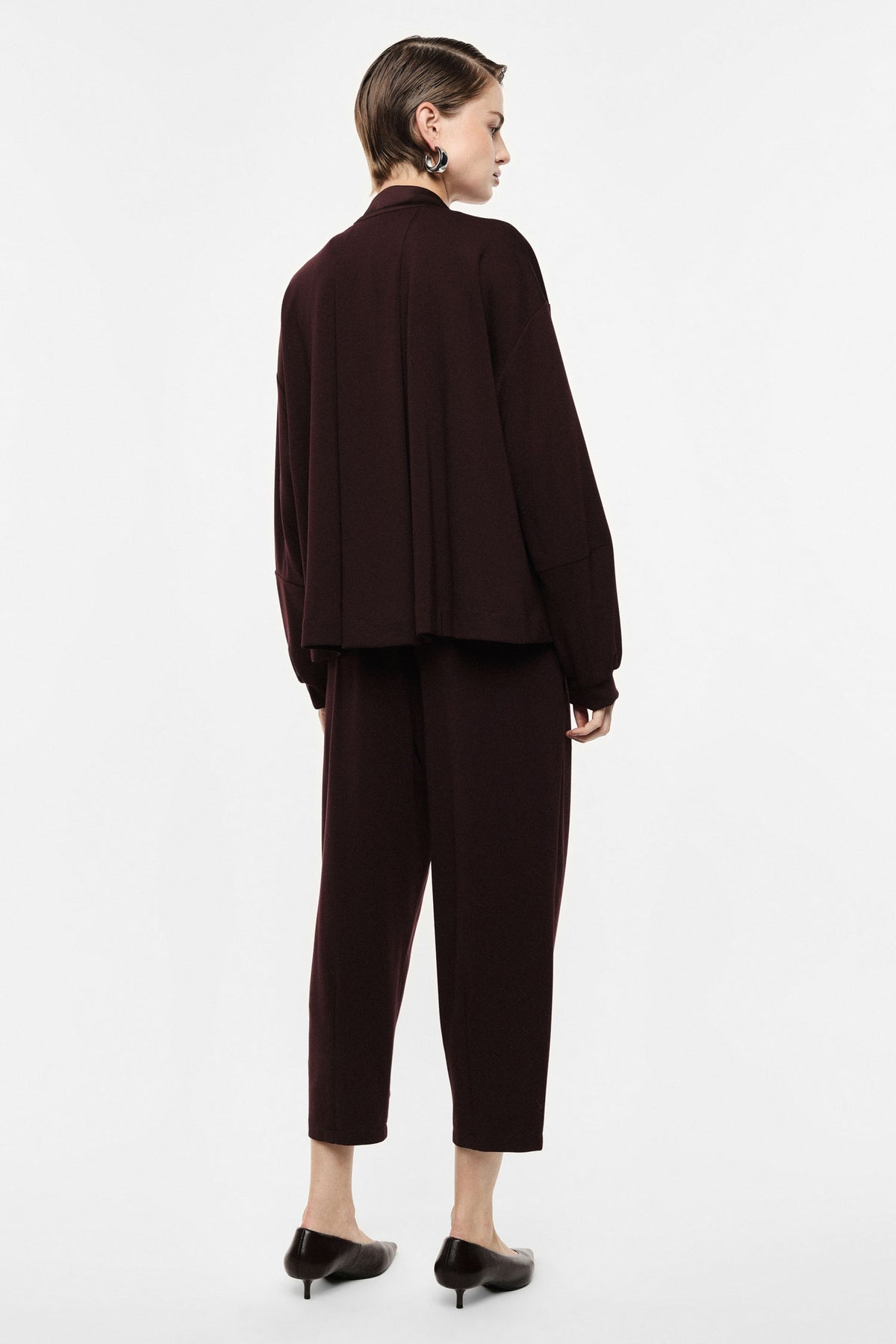 High-waist cropped trousers with belt