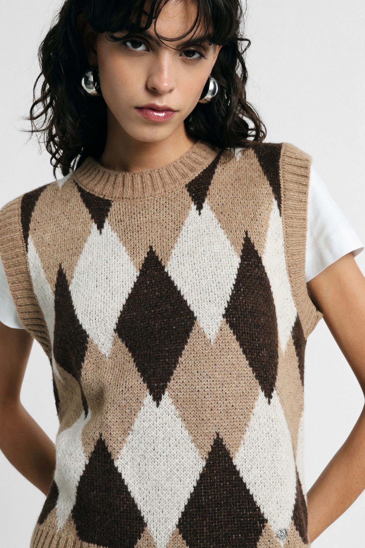Sweater sleeveless round neck diamond pattern