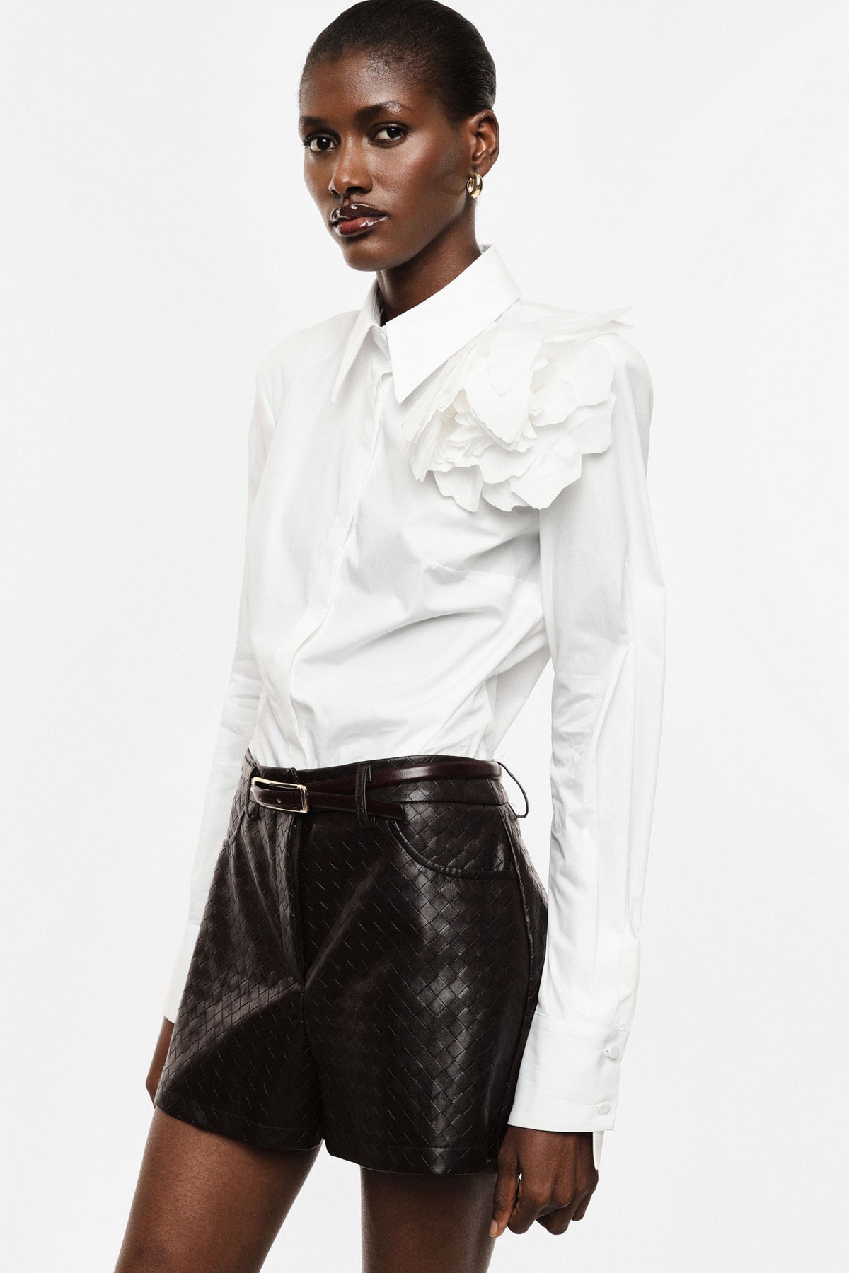 Shirt with flower appliqué and extended cuffs - White