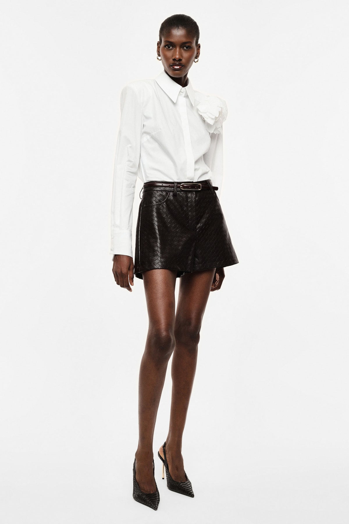 Mid-rise tailored shorts with front pockets - Dark Brown
