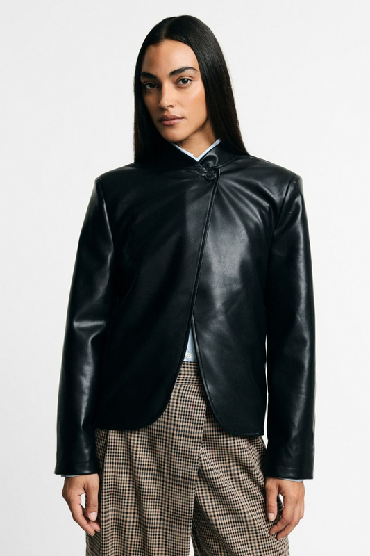 Short blazer with asymmetric button closure